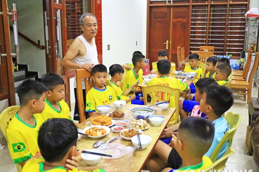 Gần 2 thập kỷ 'chắp cánh' cho 'bóng đá nhí' Hải Phòng