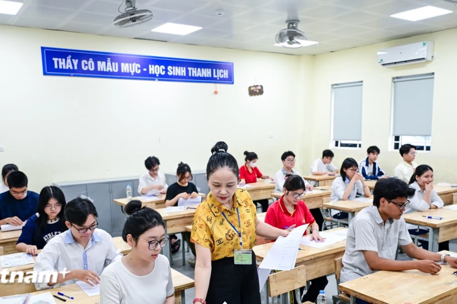Vì sao điểm chuẩn đại học năm 2025 biến động ngoài dự đoán ?