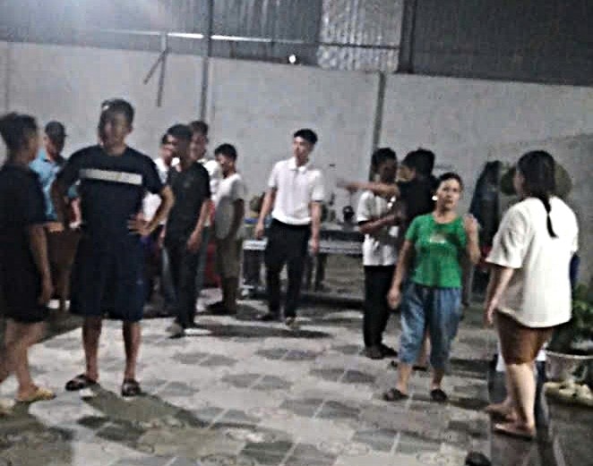 Một gia đình thương vong do điện giật khi dằn mái nhà chống bão số 5