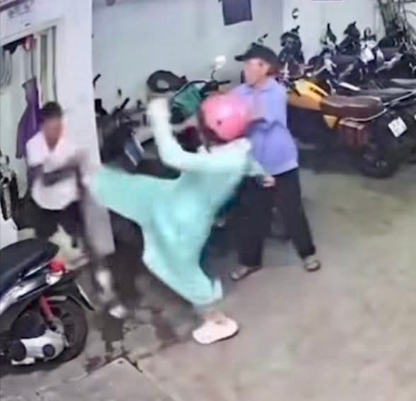 Phụ nữ học cách tự bảo vệ