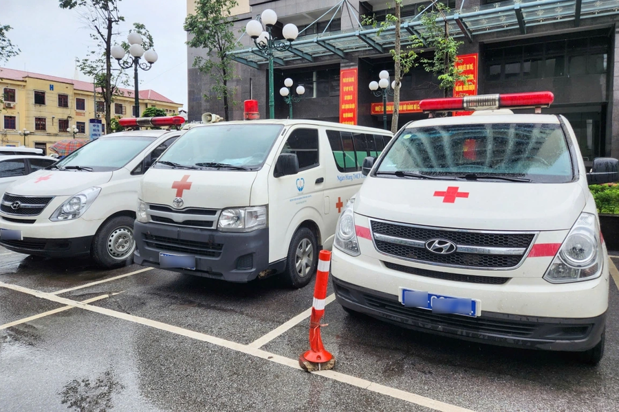 Tạm đình chỉ 3 cán bộ liên quan vụ xe cứu thương thu 21 triệu đồng
