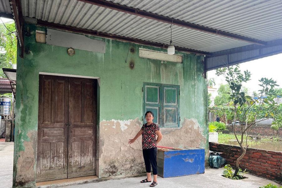 Chưa rõ bao giờ người dân xóm Lựng hết cảnh ngập lụt