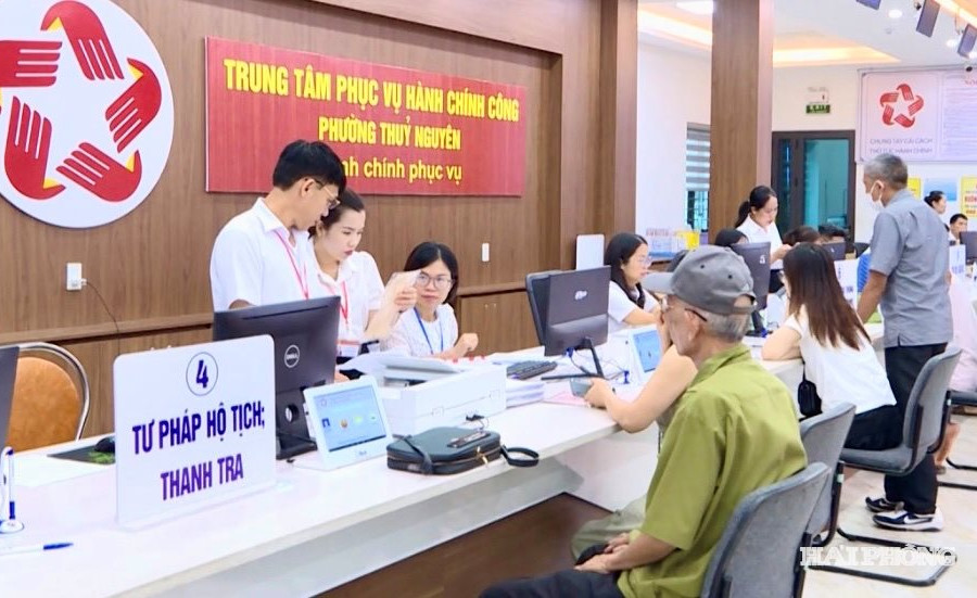 Bộ Chính trị giao nhiều nhiệm vụ hoàn thiện chính quyền địa phương 2 cấp