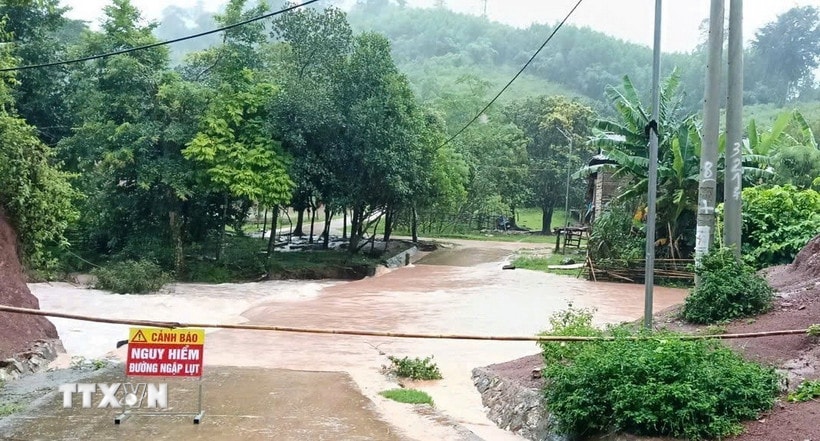 Áp thấp nhiệt đới đang hoạt động trên Biển Đông