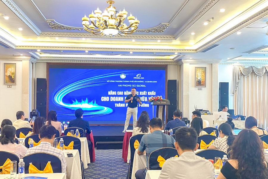 Nearly 100 businesses learn from experience in building digital storefronts