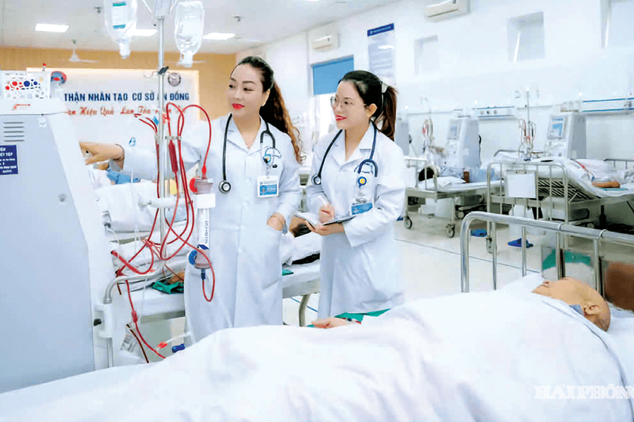 Nâng cao chất lượng nhân lực y tế 'vững chuyên môn, giàu y đức'