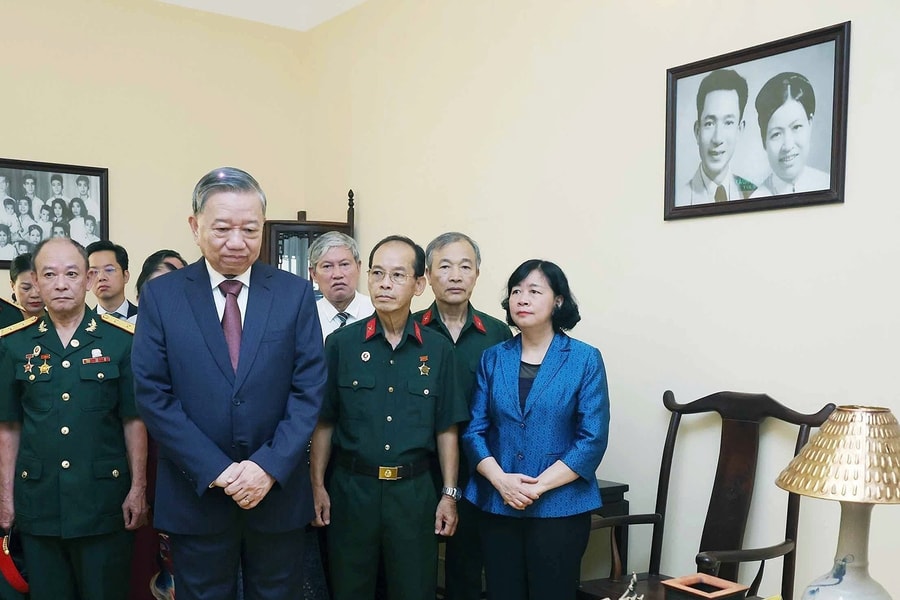Tổng Bí thư Tô Lâm dâng hương và thăm nơi Chủ tịch Hồ Chí Minh soạn Tuyên ngôn Độc lập