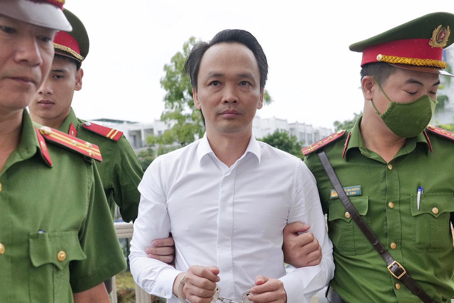 Thi hành án Hà Nội làm việc xuyên lễ trả tiền người mua cổ phiếu của FLC
