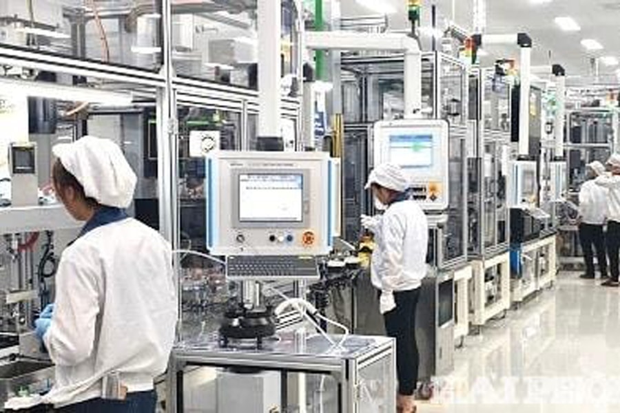 Yêu nước bằng tinh thần hăng say lao động và cống hiến
