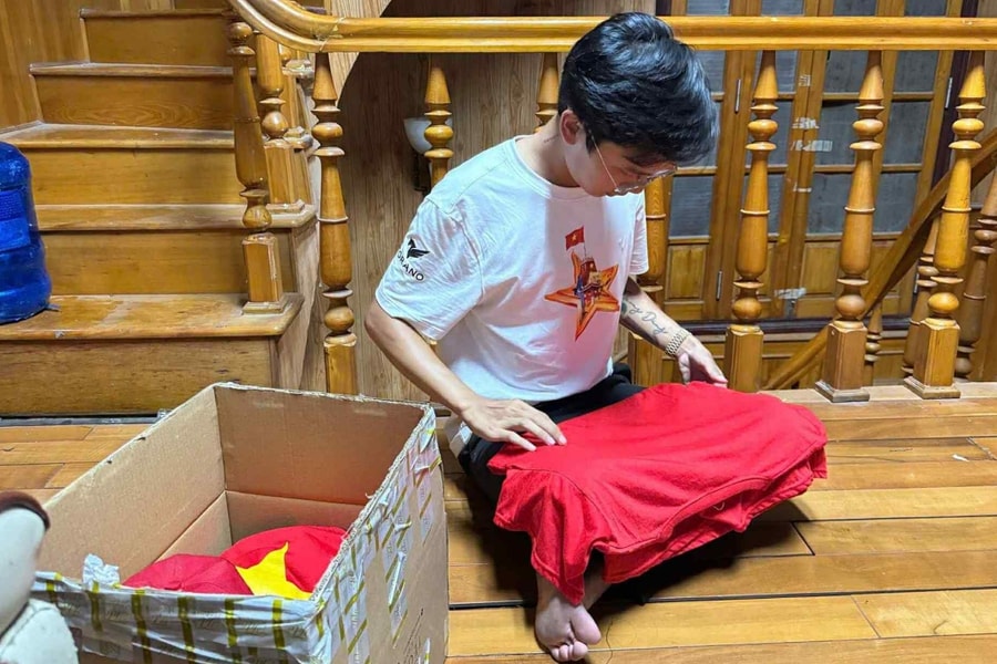 Góp áo, cờ đỏ sao vàng tặng trẻ vùng cao sau Quốc khánh