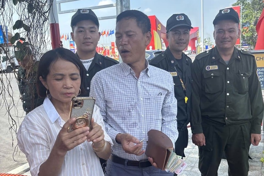 Hoàn trả tài sản thất lạc cho công dân Hải Phòng tại Triển lãm 80 năm thành tựu đất nước