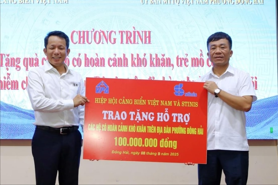 Hiệp hội Cảng biển Việt Nam hỗ trợ 100 triệu đồng các hộ khó khăn phường Đông Hải