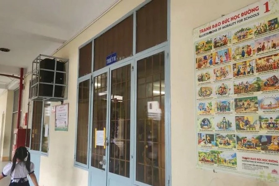 Yêu cầu trường tiểu học gỡ tranh có nội dung về luật nhân-quả