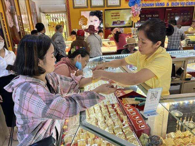 Yêu cầu báo cáo giải pháp quản lý thị trường tiền tệ, vàng, chứng khoán