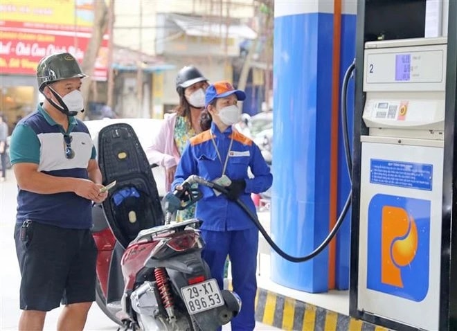 Giá xăng giảm, dầu diesel và dầu hỏa tiếp tục tăng từ 15 giờ ngày 11/9