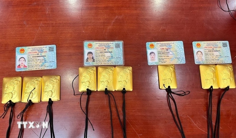 Triệt phá đường dây vận chuyển vàng miếng trái phép vào Việt Nam