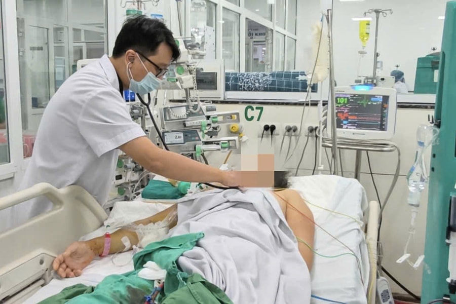 Ghi nhận nhiều bệnh nhân sốt xuất huyết nguy kịch sau vài ngày sốt cao