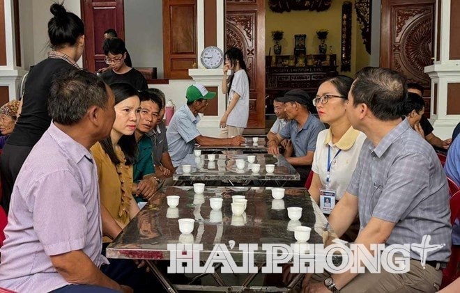 Hỗ trợ kinh phí 2 gia đình có người tử vong trong vụ lật tàu ở Quảng Ninh