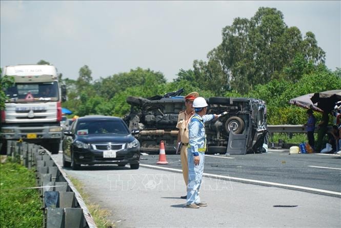 Rà soát hệ thống báo hiệu sau tai nạn trên cao tốc Cầu Giẽ - Ninh Bình