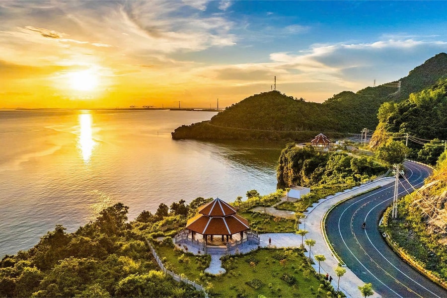 Vẻ đẹp bí ẩn thu hút du khách đến Cát Bà mùa thu đông