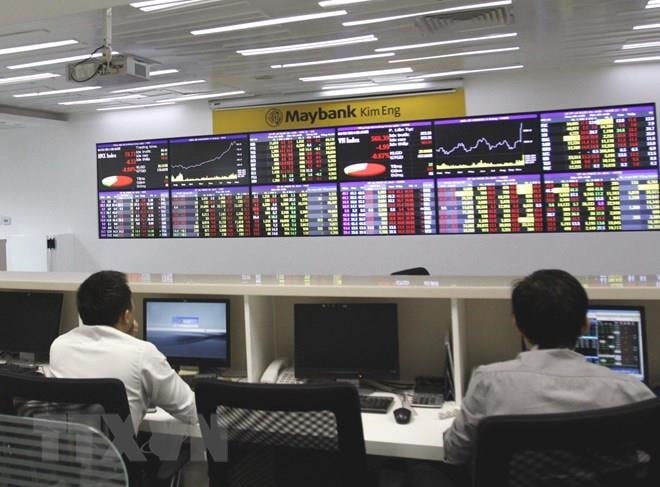 Áp lực bán dâng cao, VN-Index giảm hơn 52 điểm