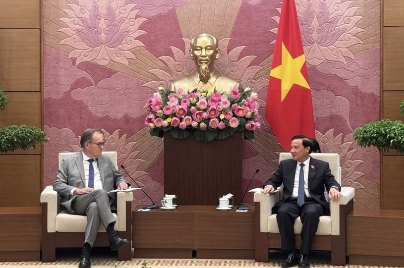 Phó Chủ tịch Quốc hội Nguyễn Khắc Định tiếp Đoàn Nhóm Nghị sỹ hữu nghị Pháp - Việt Nam