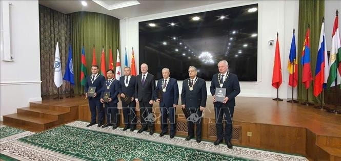 Nhà khoa học thứ hai của Việt Nam nhận bằng Viện sĩ Liên hiệp các viện hàn lâm khoa học thế giới