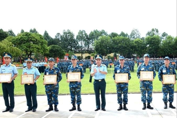 Bế mạc diễn tập kíp chiến đấu sở chỉ huy trung đoàn tên lửa phòng không năm 2025