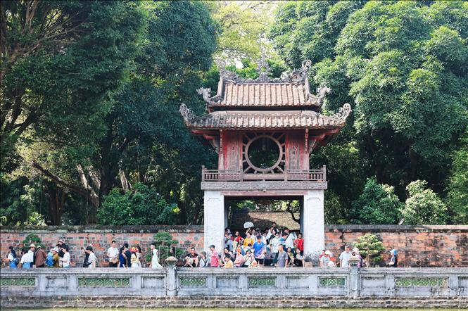 Khai mạc trưng bày tranh 'Dân Tộc Tự Hào' tại Di tích quốc gia đặc biệt Văn Miếu - Quốc Tử Giám