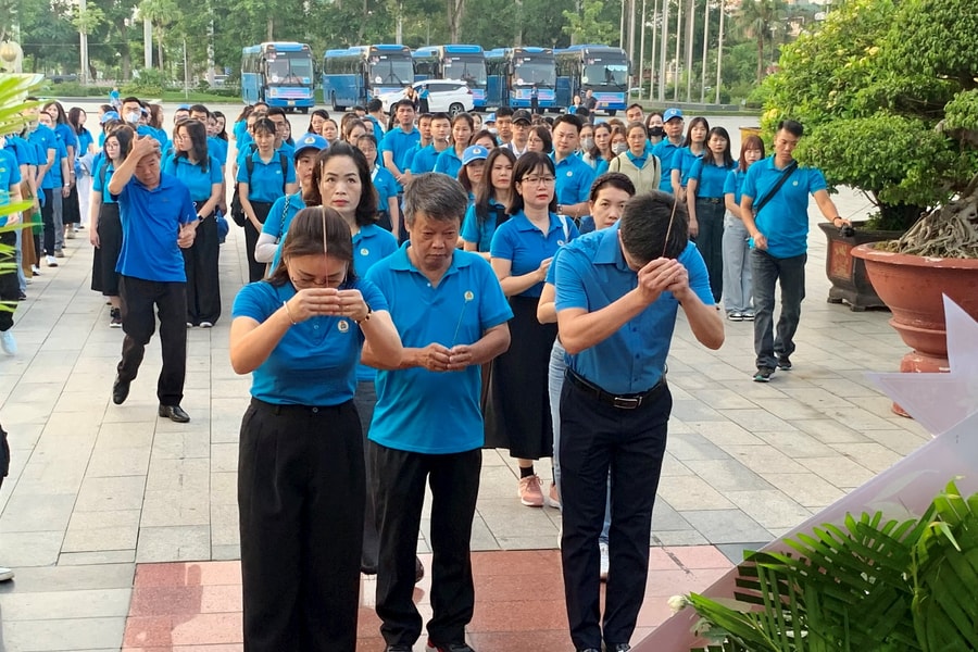 Nhiều đợt cán bộ công đoàn, người lao động đông và tây Hải Phòng giao lưu, học hỏi kinh nghiệm