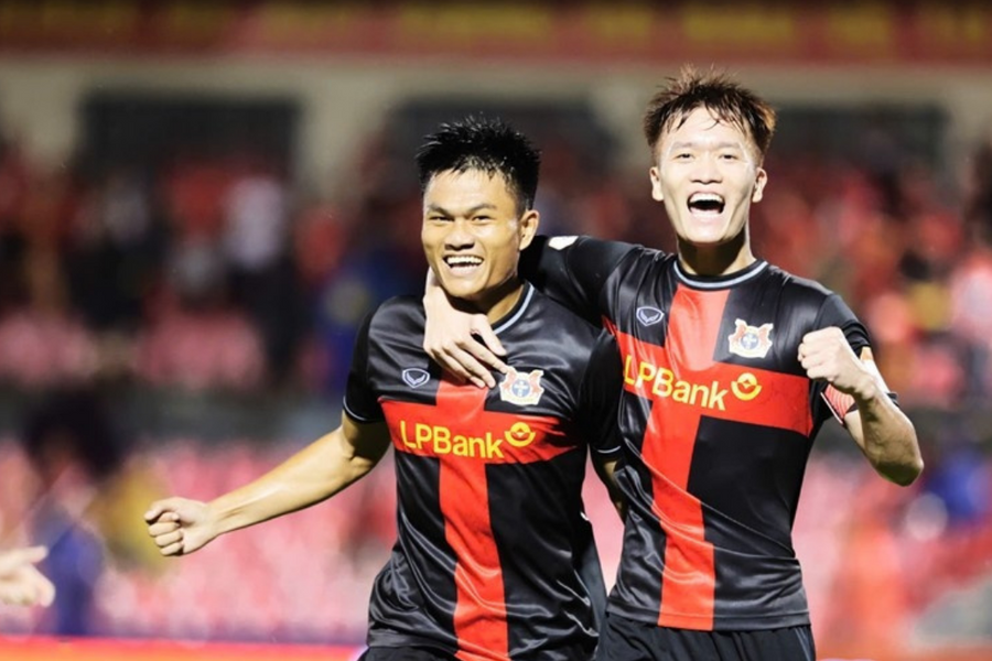 Trận derby 'rực lửa' Ninh Bình - Nam Định trên sân Hoa Lư