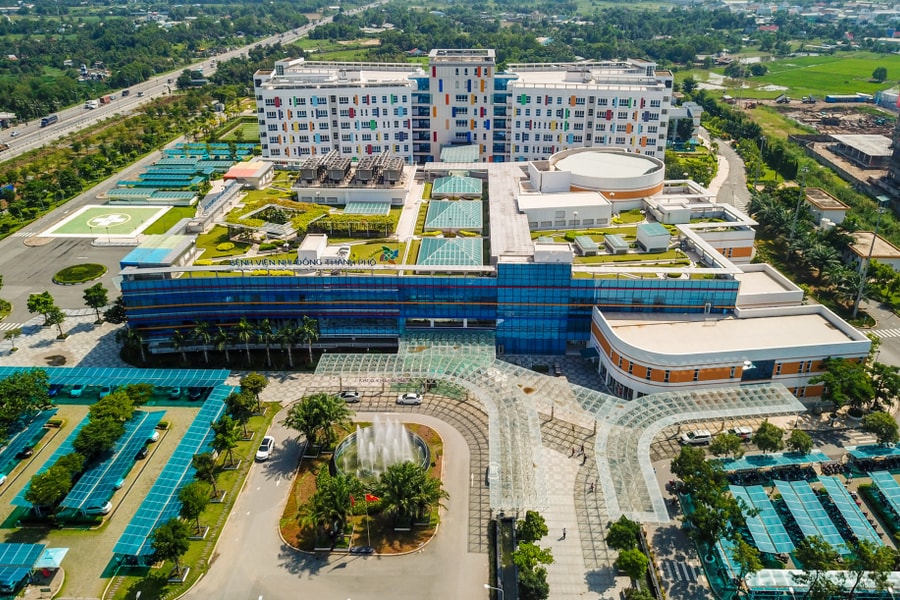 Bệnh nhi người Campuchia được bác sĩ Việt Nam cấp cứu kịp thời