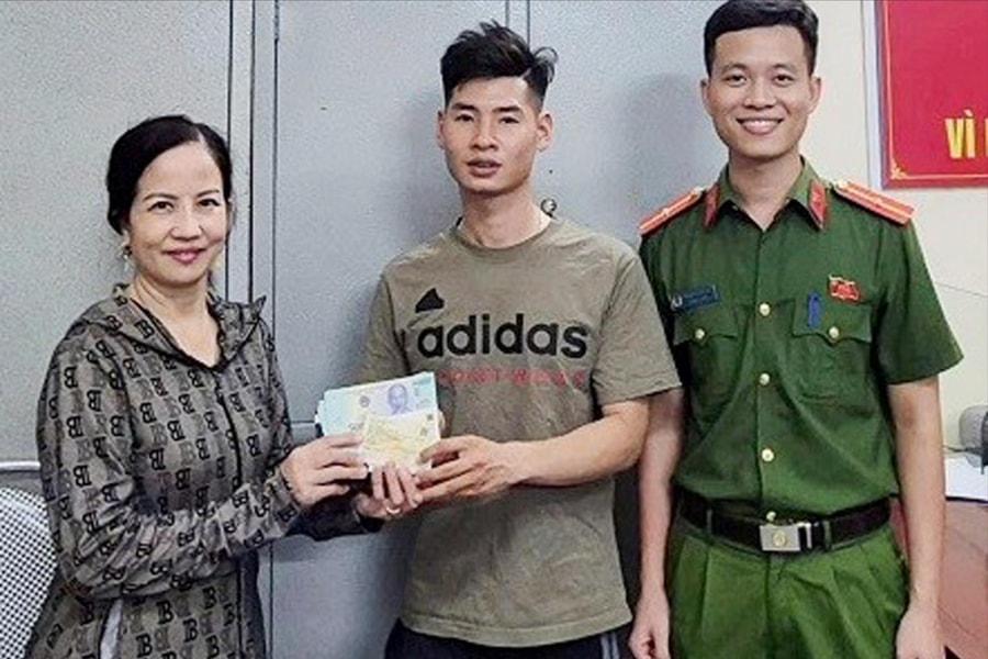 Đi đón cháu, người phụ nữ ở Hải Phòng nhặt được hơn 7 triệu đồng và trả lại người mất