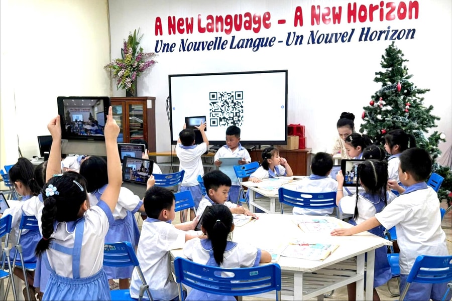Hai Phong enhances education through smart classrooms