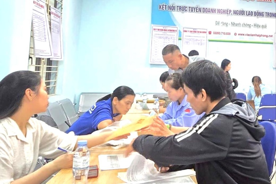 Nearly 1,800 people receive job counseling and referrals