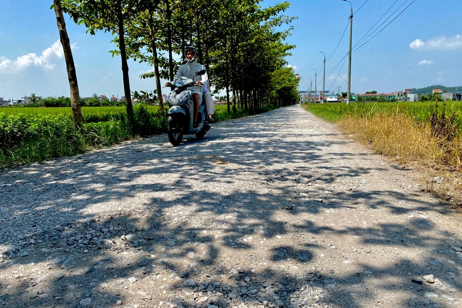 Đường liên thôn ở xã Nam An Phụ xuống cấp