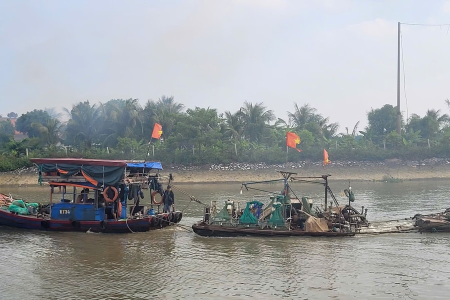 Ngăn chặn nuôi ngao trái phép tại bãi triều sông Văn Úc