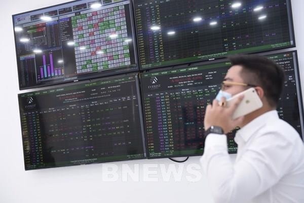 Thị trường chứng khoán Việt Nam bật tăng trở lại