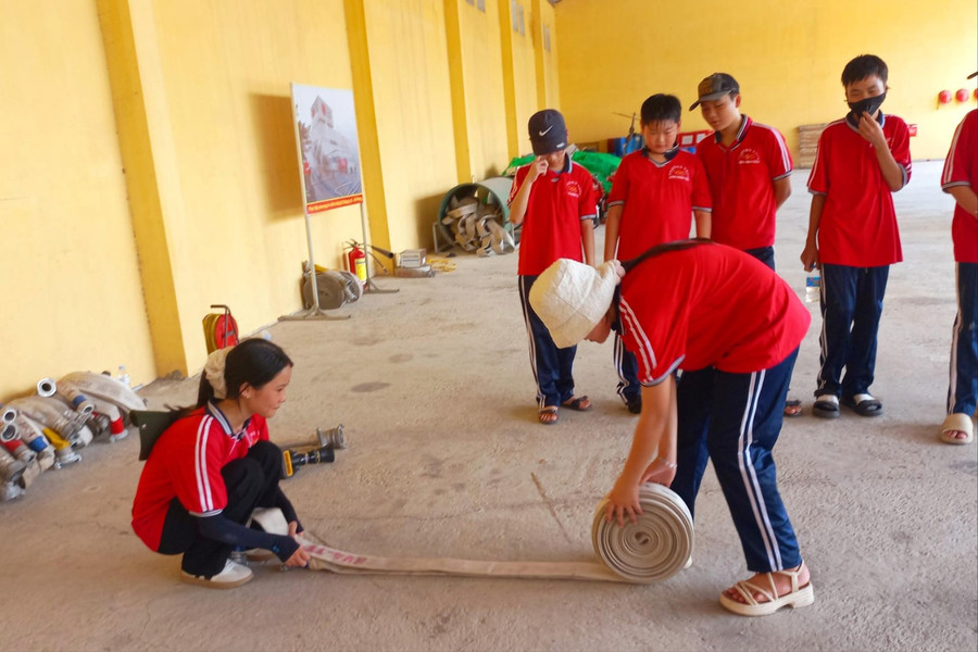 Rèn kỹ năng phòng cháy chữa cháy, cứu nạn cứu hộ cho học sinh - Bài học hôm nay, an toàn ngày mai