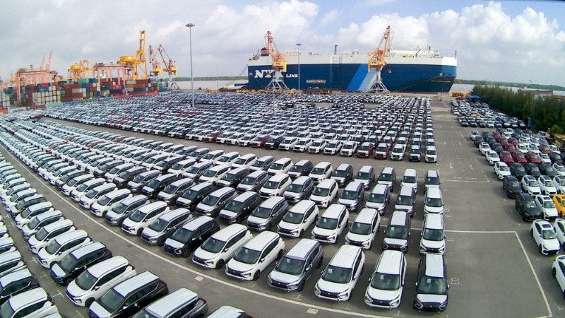 Việt Nam nhập khẩu hơn 137.000 ô tô nguyên chiếc