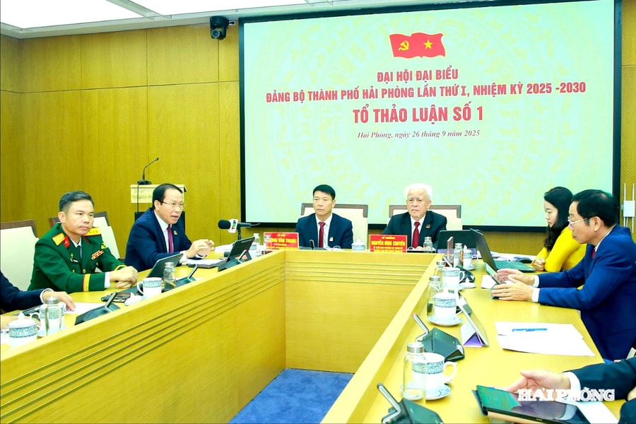 Ngày làm việc đầu tiên: Nhiều ý kiến tâm huyết vào dự thảo văn kiện Đại hội