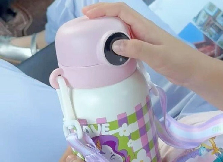 Bình nước chống 'dị vật' gây sốt