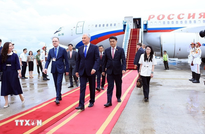 Chủ tịch Duma Quốc gia Nga đến Hà Nội, bắt đầu thăm chính thức Việt Nam