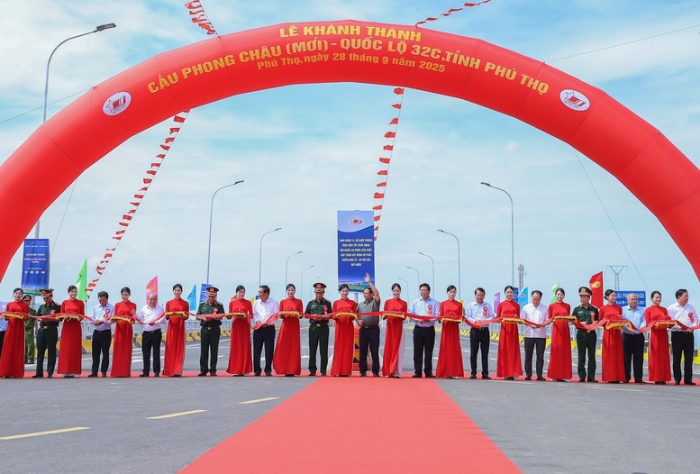 Khánh thành cầu Phong Châu mới