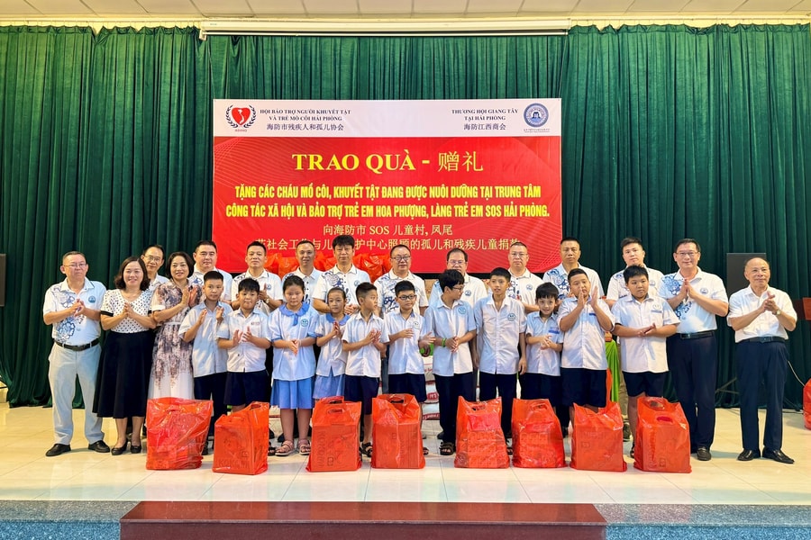 Gifts for people with disabilities and orphans in Hai Phong