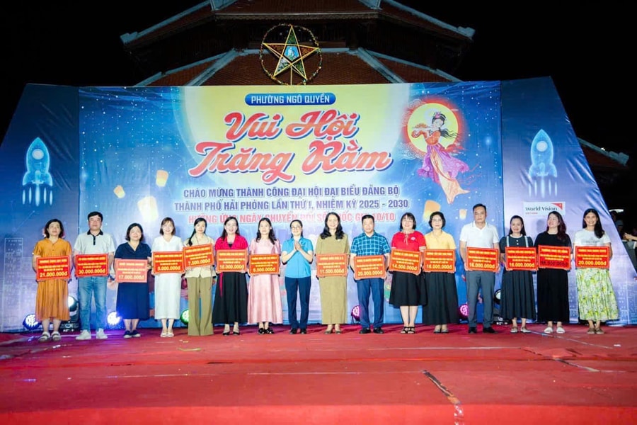 Phường Ngô Quyền tiếp nhận 303 triệu đồng ủng hộ đồng bào bị thiệt hại do bão số 10