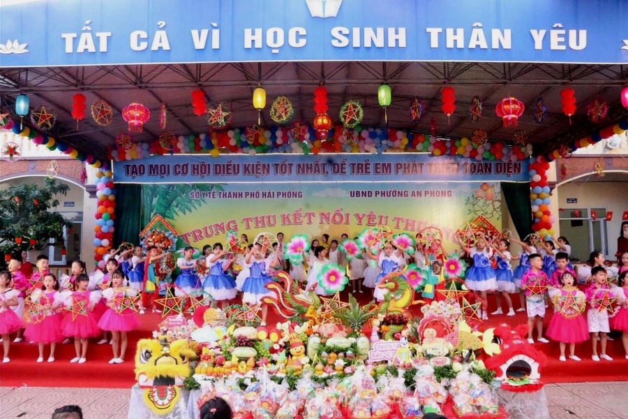 Lan tỏa vầng trăng yêu thương