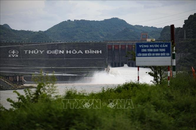 Bảo an toàn hạ du khi hồ thủy điện Hòa Bình đóng bớt 1 cửa xả đáy