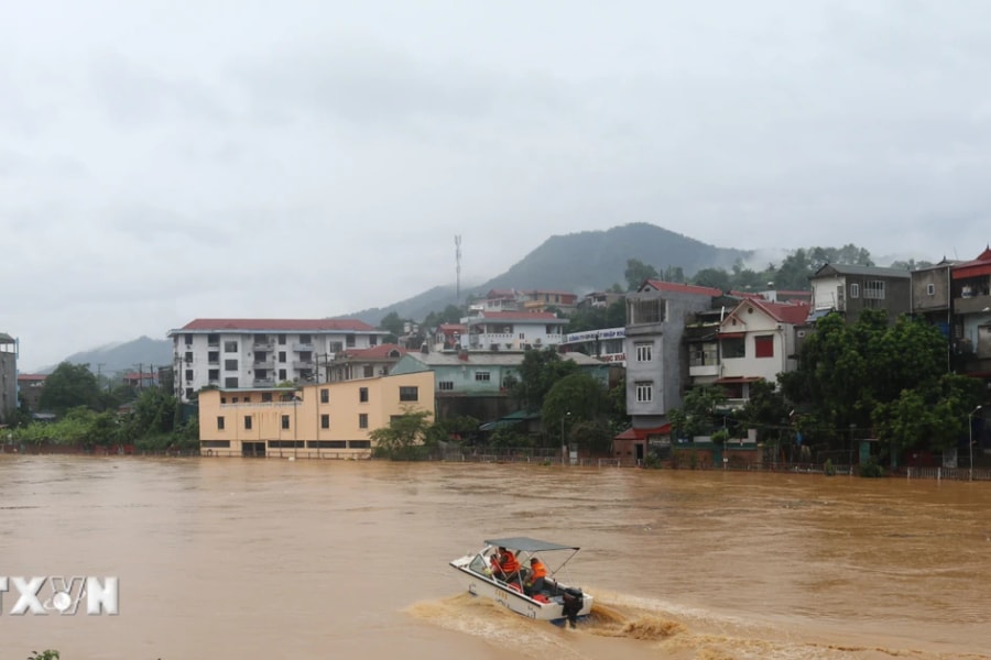 Quân đội sẵn sàng bay cứu hộ, cứu nạn, tiếp cận vùng bị chia cắt do mưa lũ