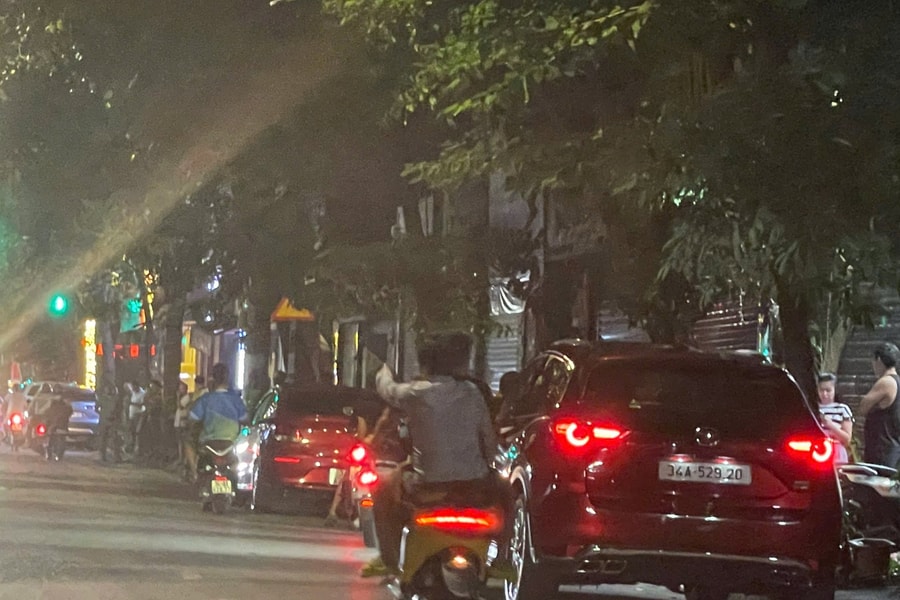 Một ngôi nhà ở phường Thành Đông bốc cháy dữ dội